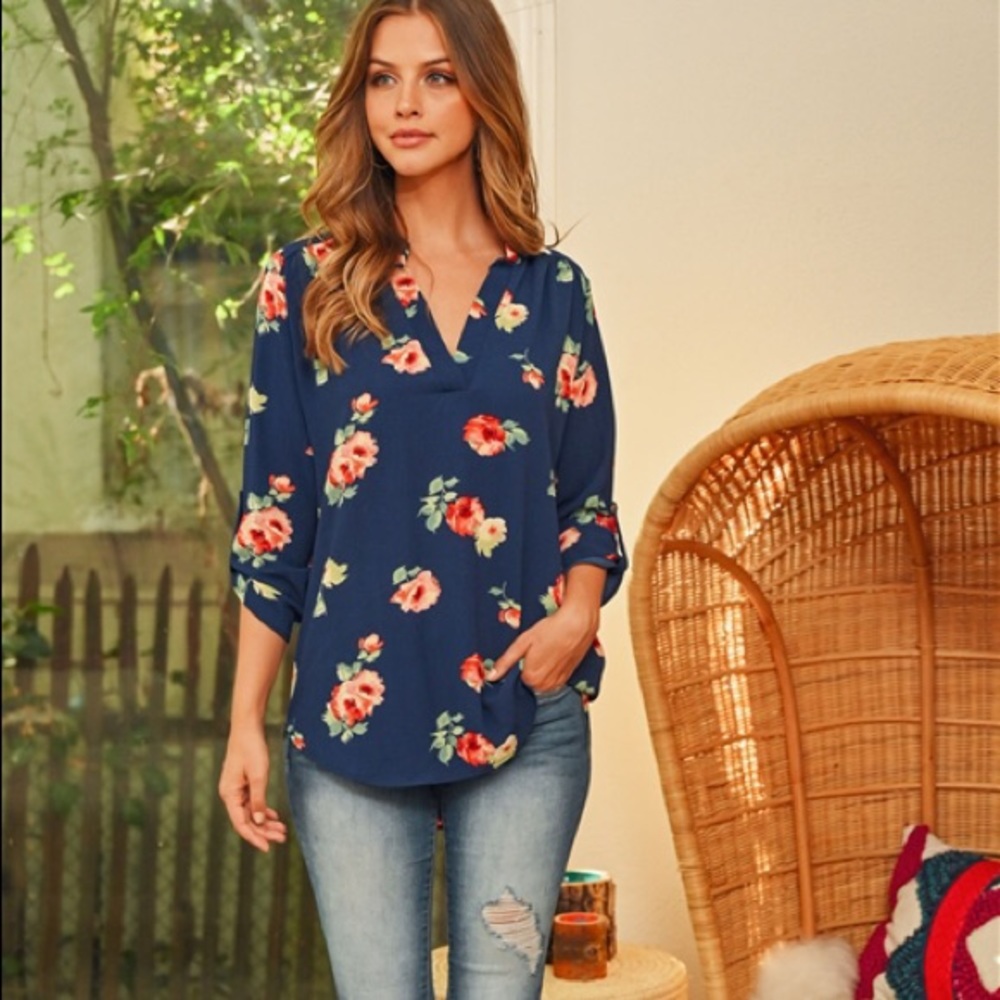💙NAVY FLORAL BLOUSE